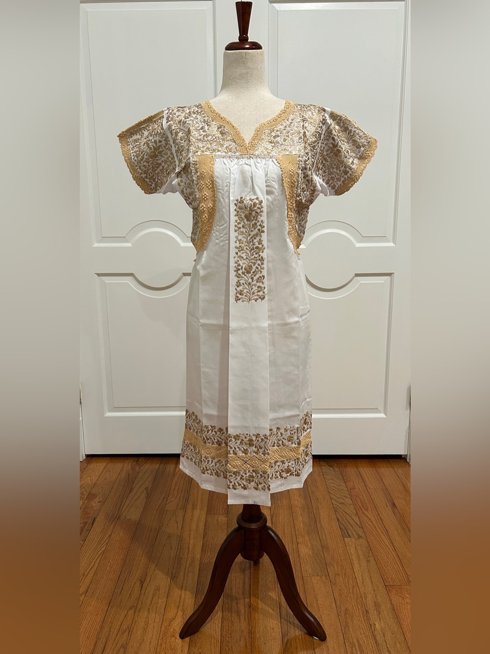San Antonino gala Dress,Oax,Mexican dress Hand Embroidered with Silk threads.